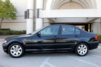 2004 BMW 325  i