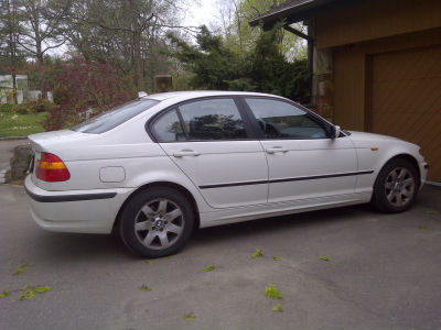 2004 BMW 325  xi