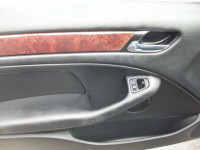 2004 BMW 325  xiT