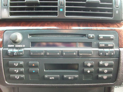 2004 BMW 325  xiT