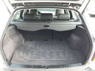 2004 BMW 325  xiT