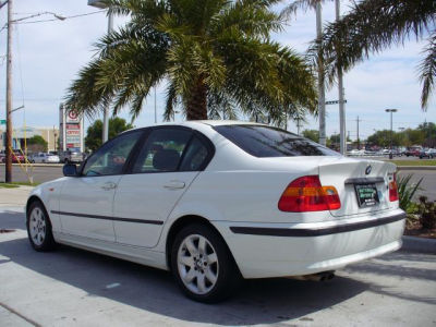 2003 BMW 325  i