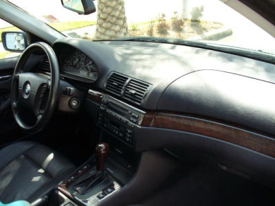 2003 BMW 325  i