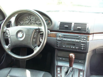 2003 BMW 325  i