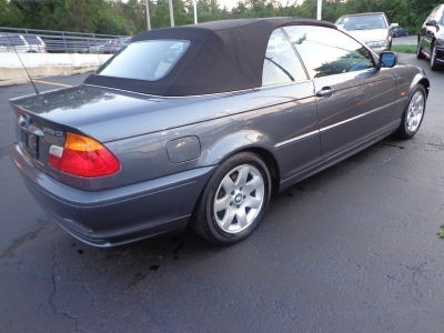 2001 BMW 325  Ci