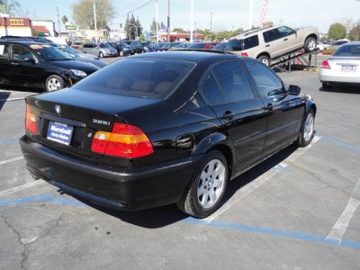 2003 BMW 325  i