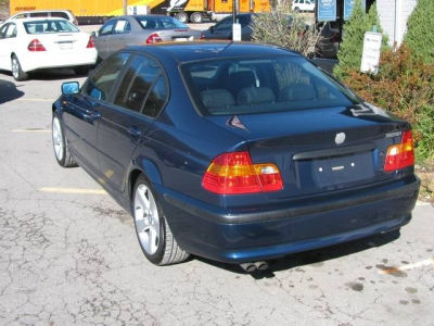 2004 BMW 325  i