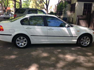 2004 BMW 325  xi