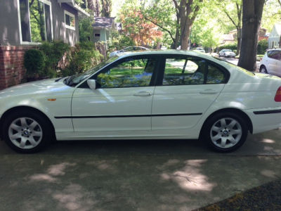 2004 BMW 325  xi