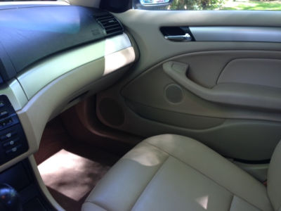 2004 BMW 325  xi