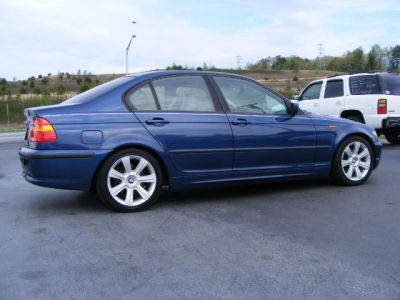 2002 BMW 325  i