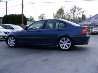 2002 BMW 325  i