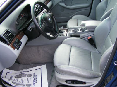 2002 BMW 325  i