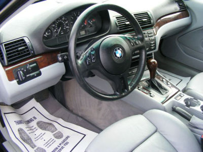 2002 BMW 325  i