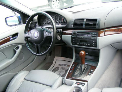 2002 BMW 325  i