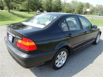 2003 BMW 325  xi
