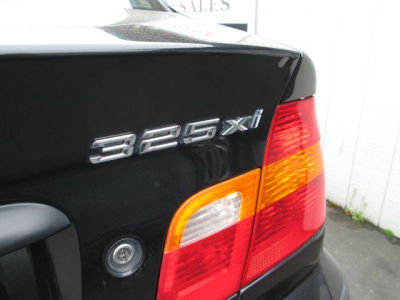 2002 BMW 325 xi