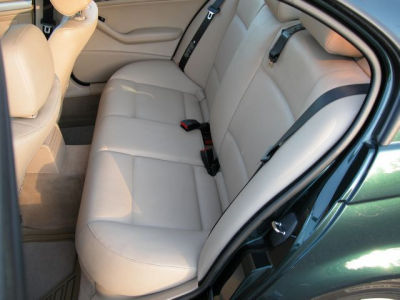 2004 BMW 325  i
