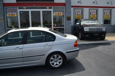 2002 BMW 325  i