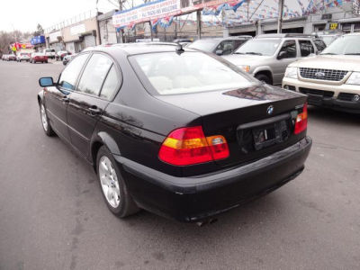 2005 BMW 325  i
