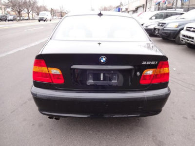 2005 BMW 325  i