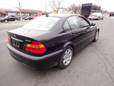 2005 BMW 325  i