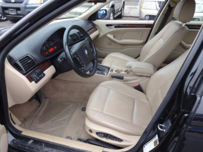 2005 BMW 325  i