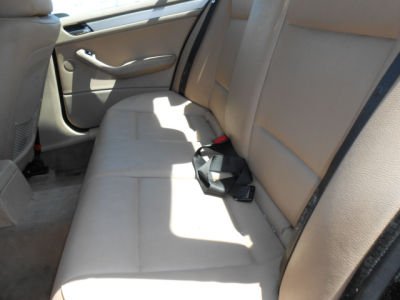 2002 BMW 325  i