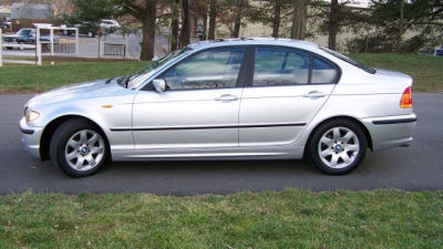 2004 BMW 325  i