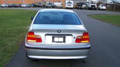 2004 BMW 325  i
