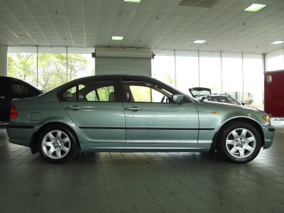 2003 BMW 325 i