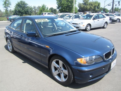 2004 BMW 325  i