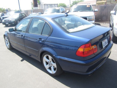 2004 BMW 325  i