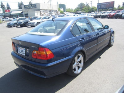 2004 BMW 325  i