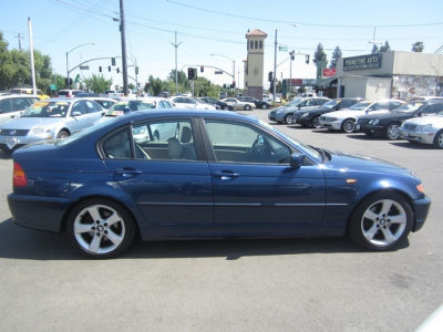 2004 BMW 325  i