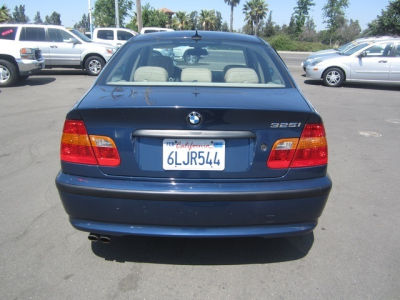 2004 BMW 325  i