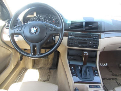 2004 BMW 325  i