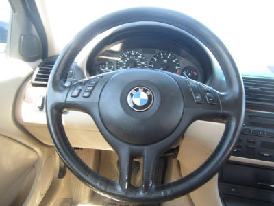 2004 BMW 325  i