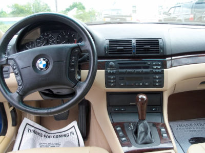 2003 BMW 325 i