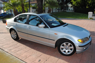 2004 BMW 325  i