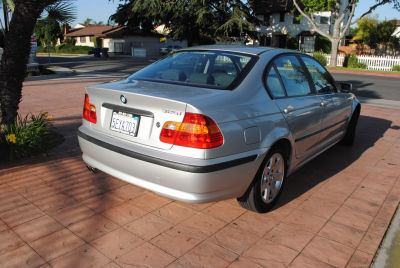 2004 BMW 325  i