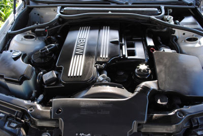 2004 BMW 325  i