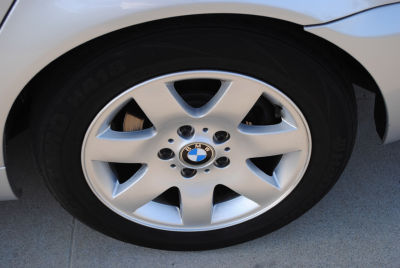 2004 BMW 325  i