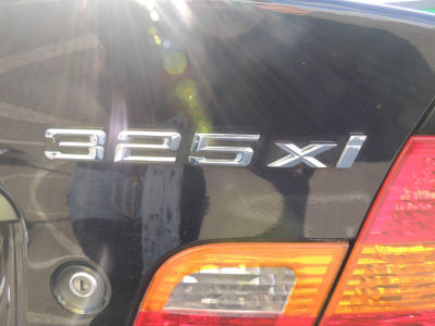 2003 BMW 325  xi
