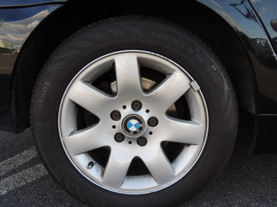 2003 BMW 325  xi