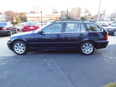 2005 BMW 325  iT