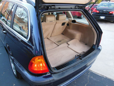 2005 BMW 325  iT