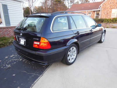 2005 BMW 325  iT