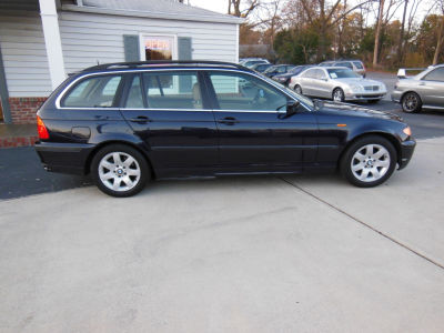 2005 BMW 325  iT