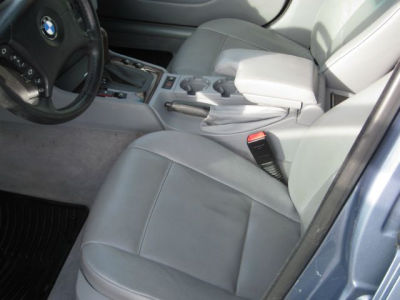 2004 BMW 325  i
